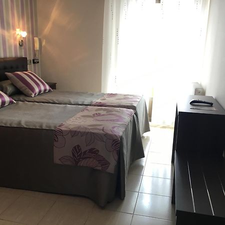 Hostal Sainz Riaño Esterno foto