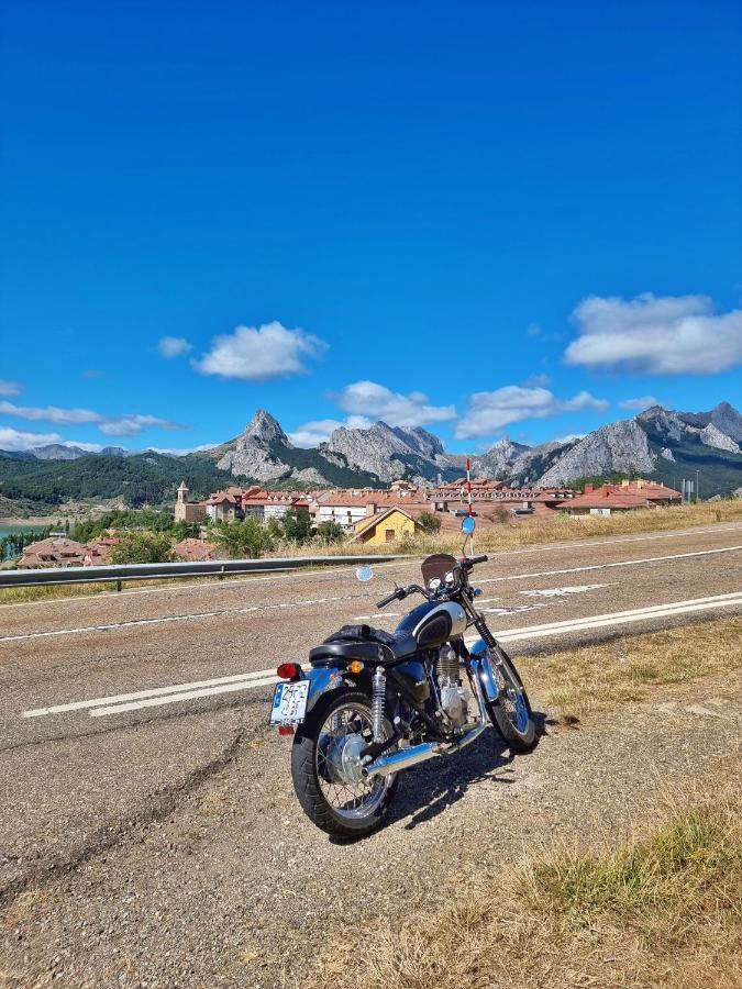Hostal Sainz Riaño Esterno foto