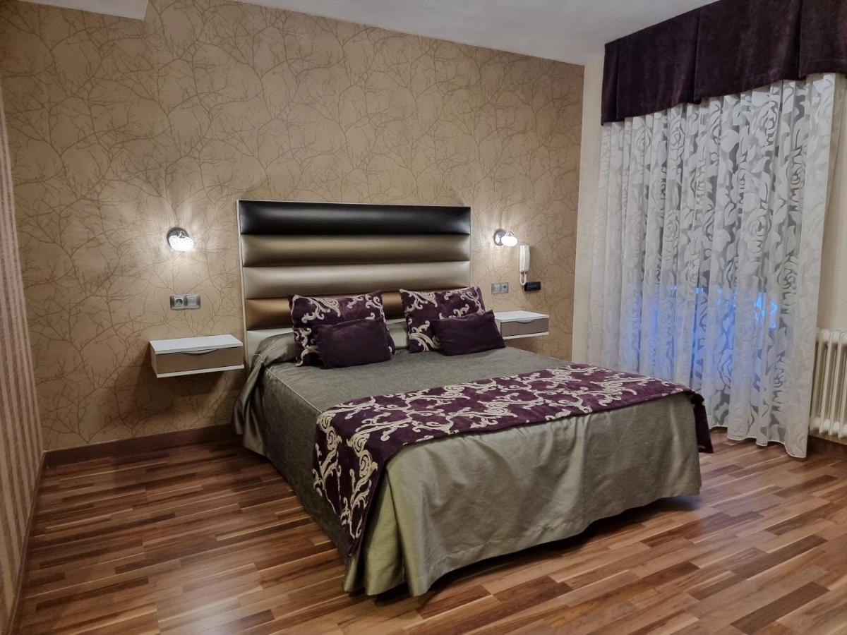 Hostal Sainz Riaño Esterno foto