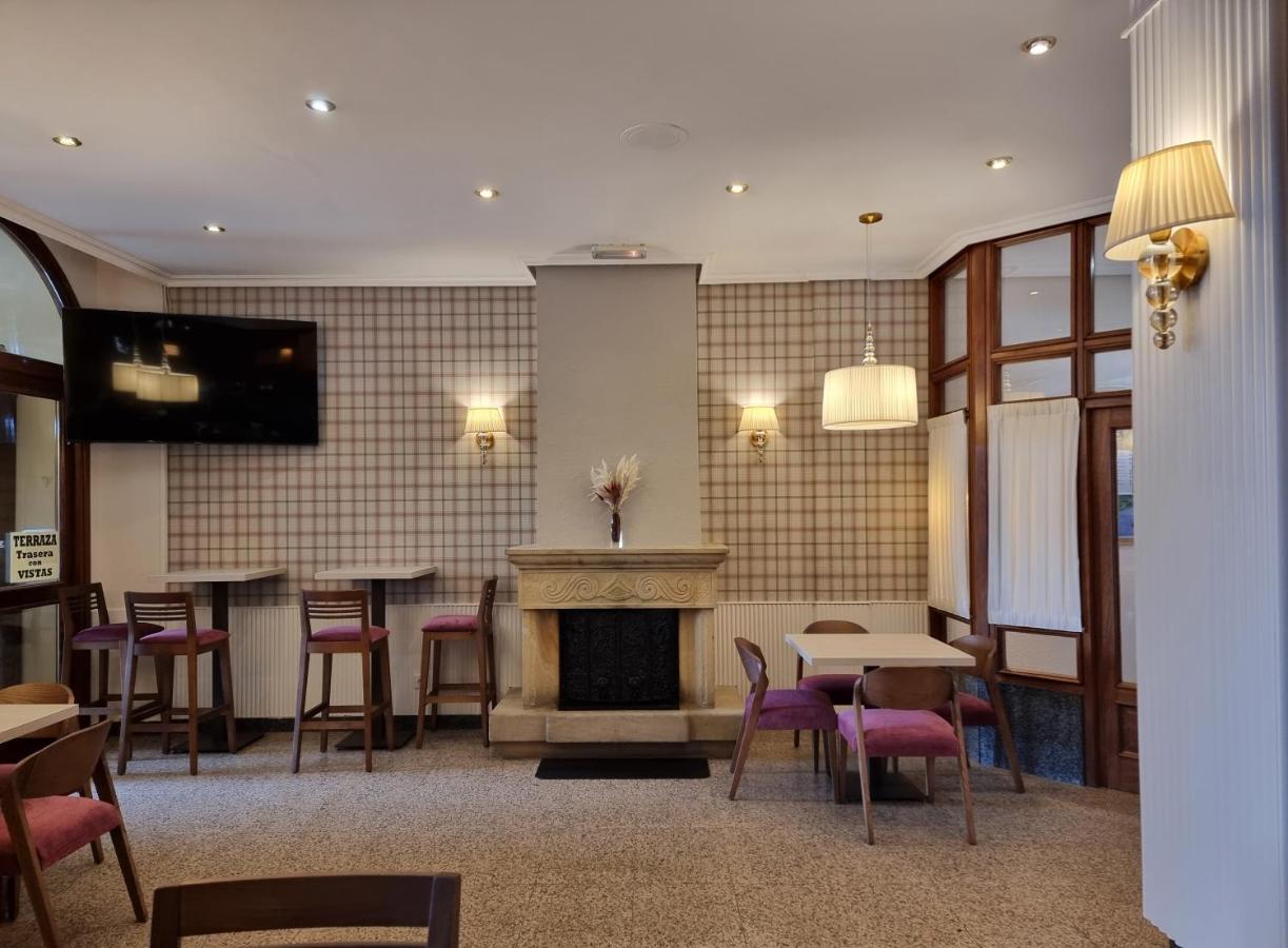 Hostal Sainz Riaño Esterno foto