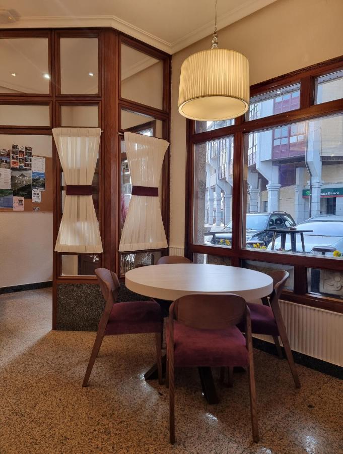 Hostal Sainz Riaño Esterno foto