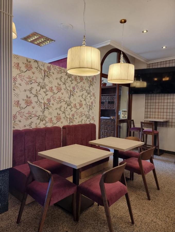 Hostal Sainz Riaño Esterno foto