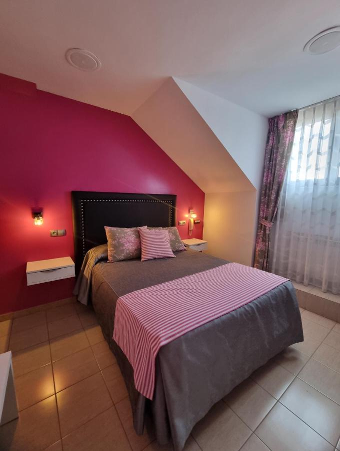 Hostal Sainz Riaño Esterno foto