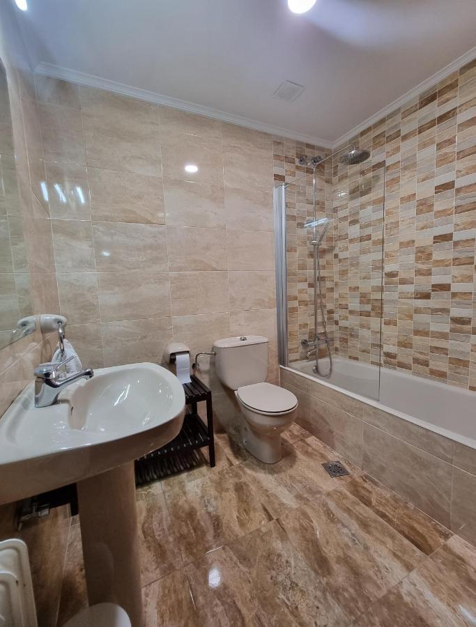 Hostal Sainz Riaño Esterno foto