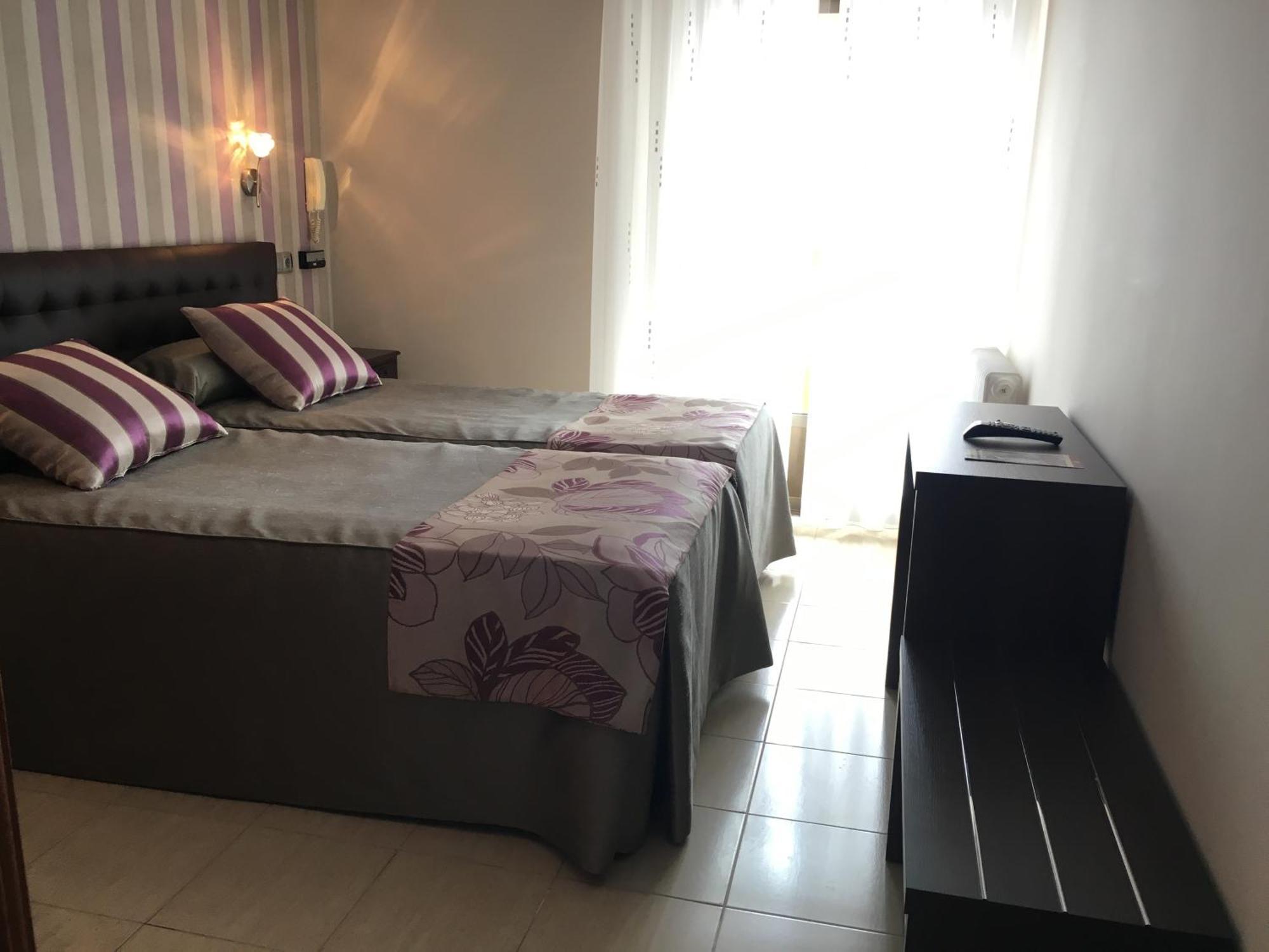 Hostal Sainz Riaño Esterno foto