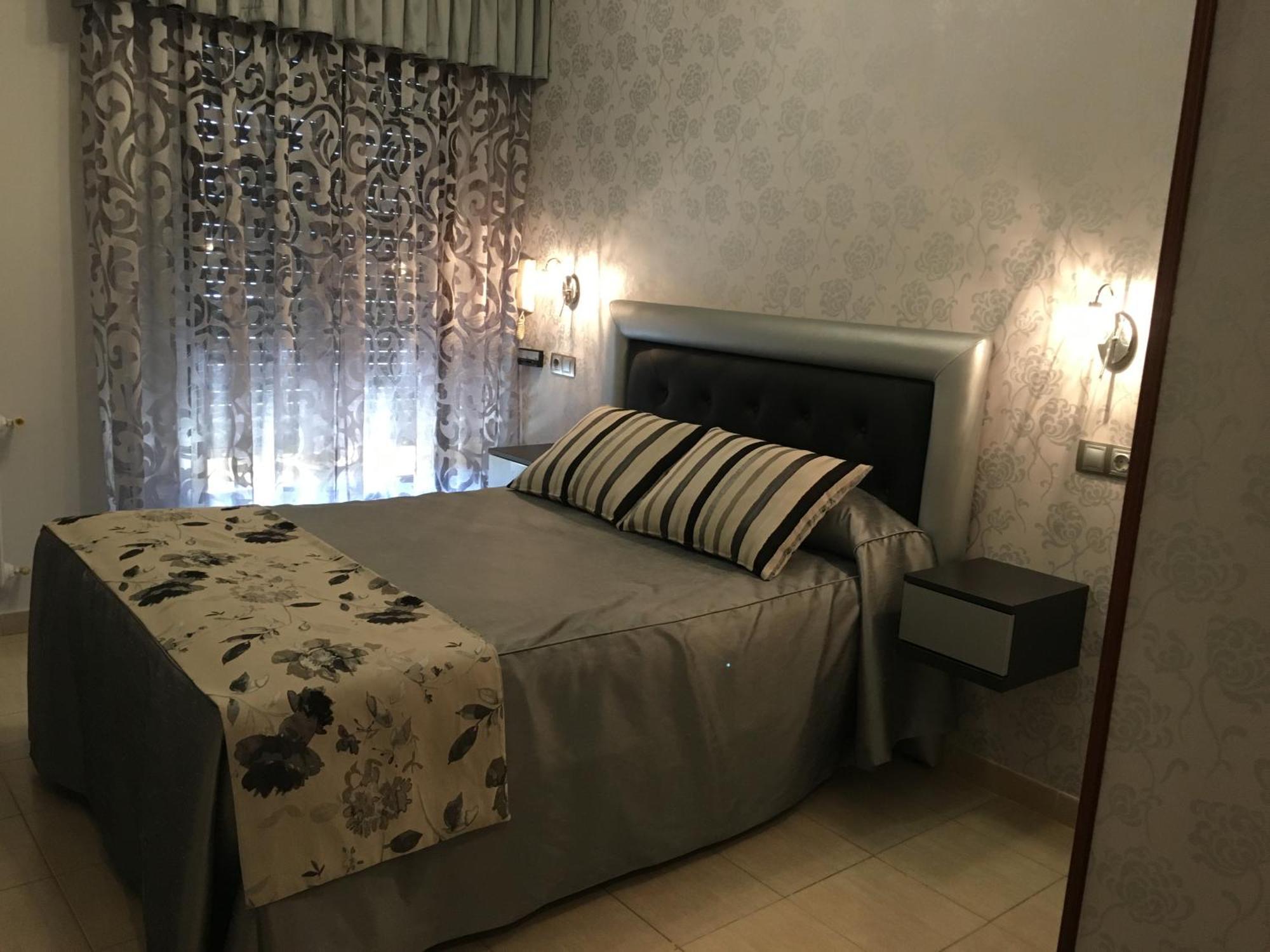 Hostal Sainz Riaño Esterno foto