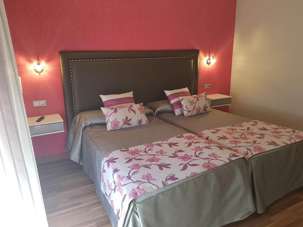 Hostal Sainz Riaño Esterno foto