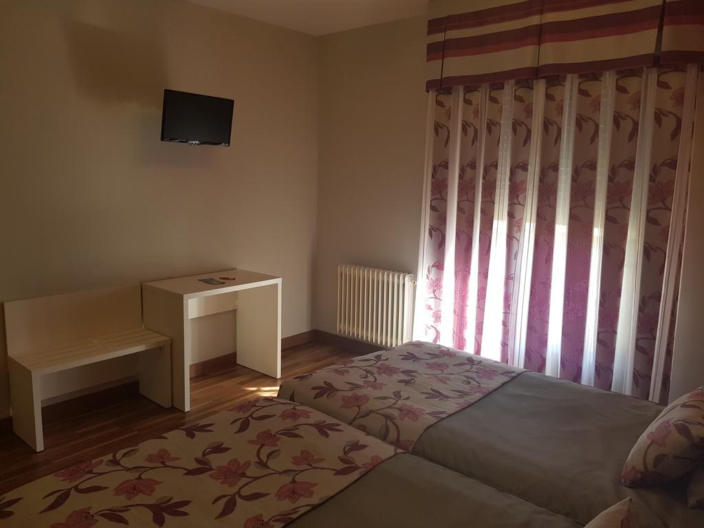 Hostal Sainz Riaño Esterno foto