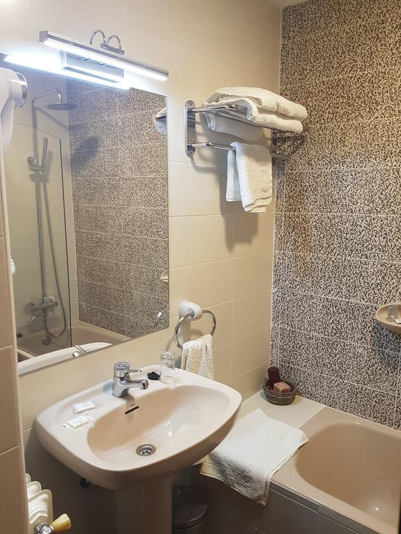 Hostal Sainz Riaño Esterno foto